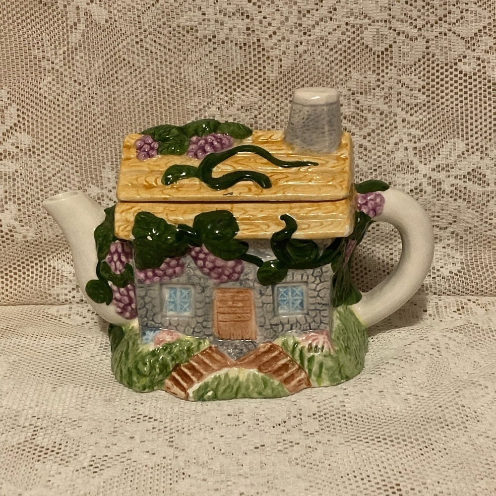 Cottage Shaped Teapot